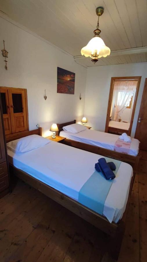 Retro Wooden House Gaios Villa Esterno foto